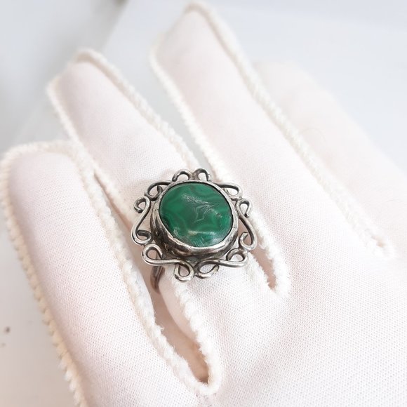 RING MALACHITE GEMSTONE WITH BIRD IN IT SET IN HANDCRAFTED STERLING SILVER - Picture 2 of 5
